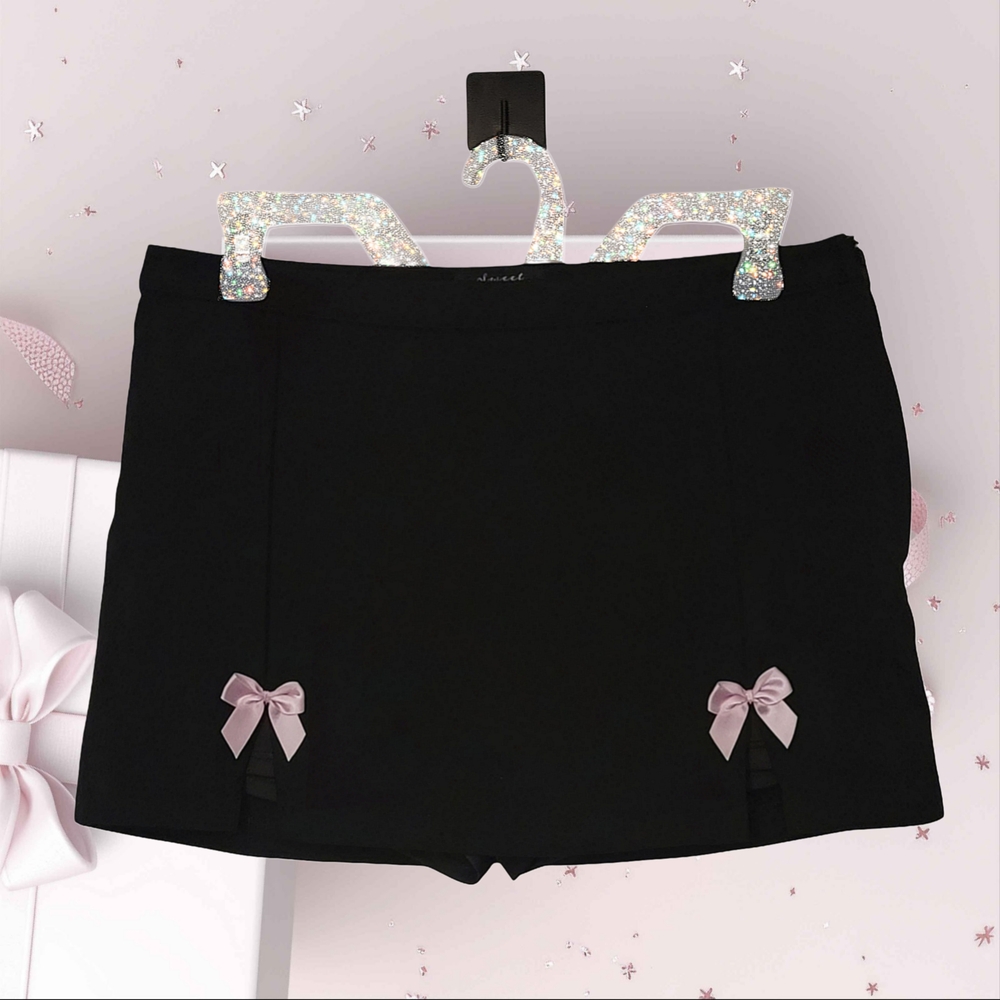 ⭐️NWT⭐️ HOT TOPIC Sz MED Black Skirt with Bows & Shorts